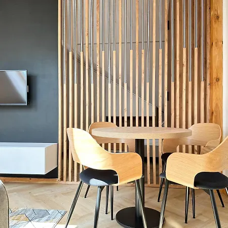 Apartment Dmk Oak Near Warsaw-modlin Airport *