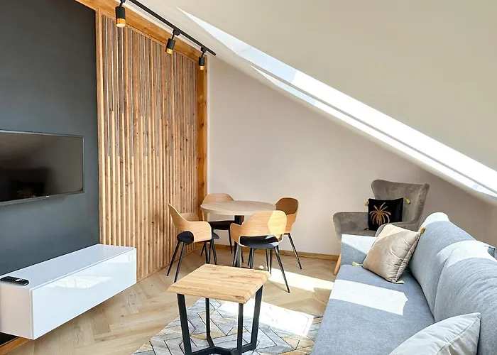 Dmk Oak Near Warsaw-modlin Airport Apartment *