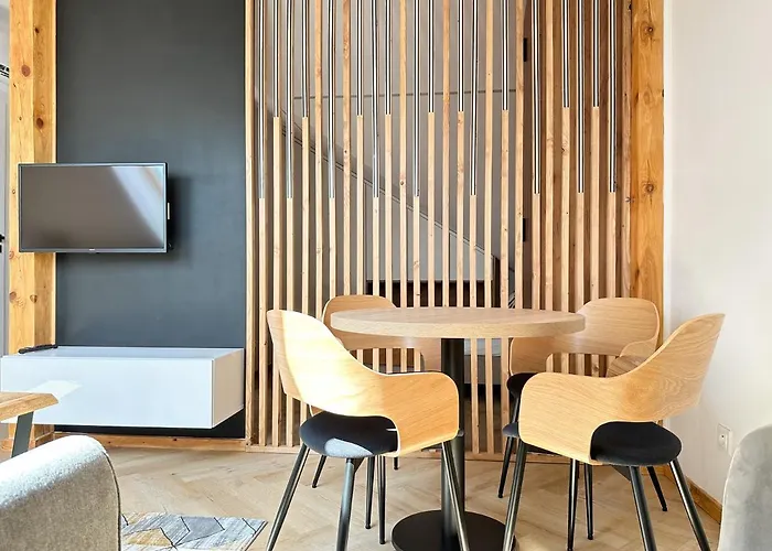 Apartment Dmk Oak Near Warsaw-modlin Airport *